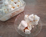 Foto del paso 2 de la receta: Helado de crema, toffee y merenguitos