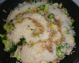 Foto del paso 7 de la receta: Brócoli, arroz, pollo y champiñones aromatizado con salsa de soja