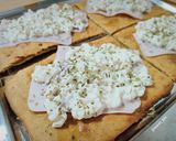 Foto del paso 5 de la receta: Tosta de harina de garbanzo con pavo y queso cottage
