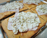 Foto del paso 5 de la receta: Tosta de harina de garbanzo con pavo y queso cottage