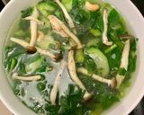 Hình bước làm 2 của món Canh mướp mồng tơi nấm linh chi