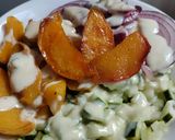 Foto del paso 8 de la receta: Ensalada🥗de duraznos🍑, pepino y cebolla morada🧅🍑🥙