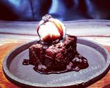 A picture of step 8 of Hot Brownie with Ice-cream.