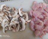 Foto del paso 1 de la receta: Pollo a la nata y champiñones