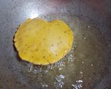মশলা লুচি (Masala Luchi recipe in Bengali) রেসিপির ধাপ 4 ছবি