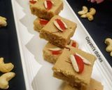 केसरिया सूजी की बर्फी (kesariya suji ki burfi recipe in Hindi) रेसिपी चरण 9 फोटो