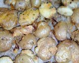 A picture of step 10 of Cheesy smashed potatoes.
