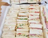 Foto del passaggio 7 della ricetta Tramezzini piccanti con salame e carciofi