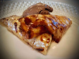 Filloas caramelizadas con crema pastelera acompañadas de helado de licor café