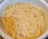 Foto langkah ke 1 dari resep Japan Style Miso Creamy Pasta.