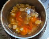 Foto langkah ke 3 dari resep Sup Telur Tomat Bakso.