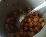 A picture of step 4 of Matar soya chunk pulao.
