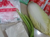 Gorengan bakso sawi putih
