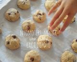 Foto langkah ke 16 dari resep Kelapa & Choco Chips Kukis (step by step).