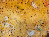Albóndigas con rape, gamba langostinera y salsa de curry