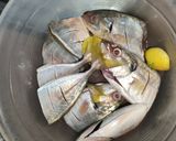 Foto langkah ke 1 dari resep Pepes Ikan Selar Kemangi.