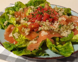 Foto del paso 5 de la receta: Ensalada de salmón y quinoa con aderezo de albahaca