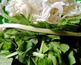 Foto langkah ke 1 dari resep SOP KUSAW (Kubis Sawi Hijau).