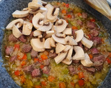 Foto del paso 3 de la receta: Arroz con venado y champiñones