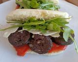 Foto del paso 4 de la receta: Molletes de morcilla, pimientos confitados y parmesano