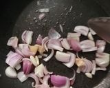 A picture of step 2 of Dahi bhindi.