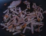Foto del paso 2 de la receta: Ensalada de espinacas con tocino crujiente