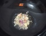 Foto langkah ke 2 dari resep Tumis Kangkung Saus Tiram.