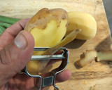 Foto del paso 3 de la receta: Salmón con patatas y champiñones