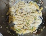 Foto langkah ke 5 dari resep Fusilli Creamy Carbonara.