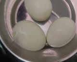 A picture of step 1 of Egg bhurji.