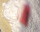 صورة لخطوة 3 من وصفة بسبوسة محشية قشطة 🍥