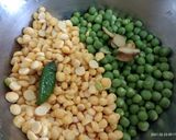 মটরশুঁটি আর ছোলার ডালের ধোঁকা(matarshuti r cholar daler dhoka recipe in Bengali) রেসিপির ধাপ 2 ছবি
