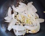 A picture of step 1 of Thai chicken and vegetable spicy stir fry.