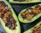 Foto del paso 5 de la receta: Zapallitos rellenos con porotos negros