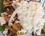 Foto del paso 4 de la receta: Tostadas de pollo, rajas, elote y mole