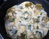 Foto del paso 3 de la receta: Tortilla tipo pizza base 🍅🧀