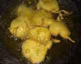 A picture of step 1 of Potato fritters aloo pakoda.