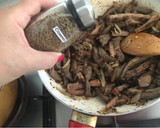 Foto del paso 3 de la receta: Carne de asado especiada en salsa de tomates frescos