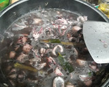 Foto langkah ke 2 dari resep Cumi hitam bumbu iris sederhana.
