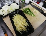 รูปขั้นตอนการทำที่ 2 ของ ตับไก่ผัดขิง