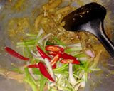 รูปขั้นตอนการทำที่ 4 ของ ผัดเห็ดนางฟ้าน้ำมันหอยใส่ไข่