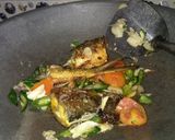 Foto langkah ke 4 dari resep Bandeng Lado Mudo - Bandeng Cabe Hijau.