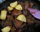 Foto langkah ke 3 dari resep Semur Ayam Kentang Pedas.
