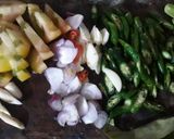 Foto langkah ke 1 dari resep Usus Ayam Cabai Hijau.
