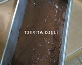 Foto langkah ke 3 dari resep Dragon Fruit Chocolate Cake.