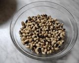 Foto del passaggio 1 della ricetta Zuppa gustosa di fagioli dall'occhio