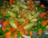 A picture of step 4 of Hara Chana ka salad.