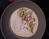 Foto del paso 2 de la receta: Quesadilla de espinacas y queso de untar