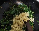 Foto langkah ke 4 dari resep Cah kangkung mie.