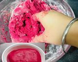 बीटरूट हार्ट शेप पूरी (Beetroot heart shape puri recipe in Hindi) रेसिपी चरण 3 फोटो